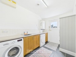 7 Gerddi Windsor, Newport, SA42