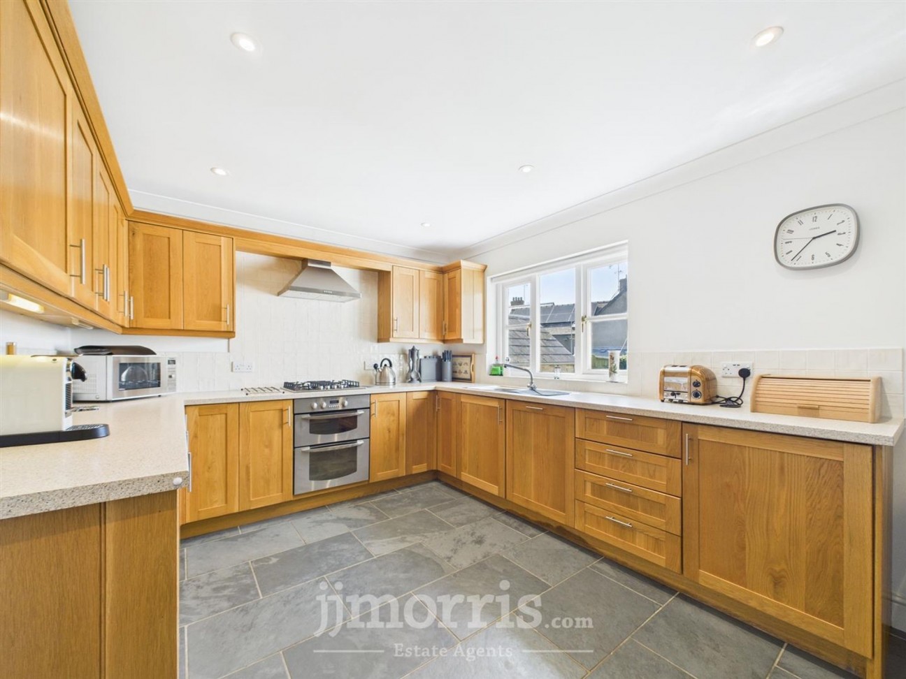 7 Gerddi Windsor, Newport, SA42