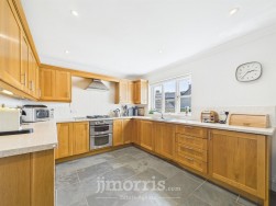 7 Gerddi Windsor, Newport, SA42