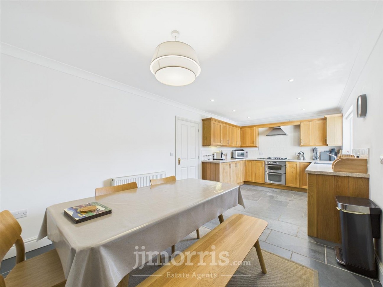 7 Gerddi Windsor, Newport, SA42