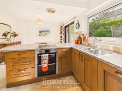 Tir Treharne, Newport, SA42