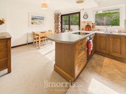 Tir Treharne, Newport, SA42