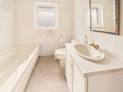 Tir Treharne, Newport, SA42