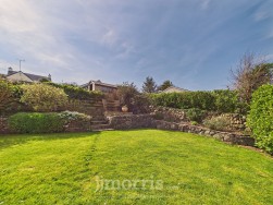 Tir Treharne, Newport, SA42