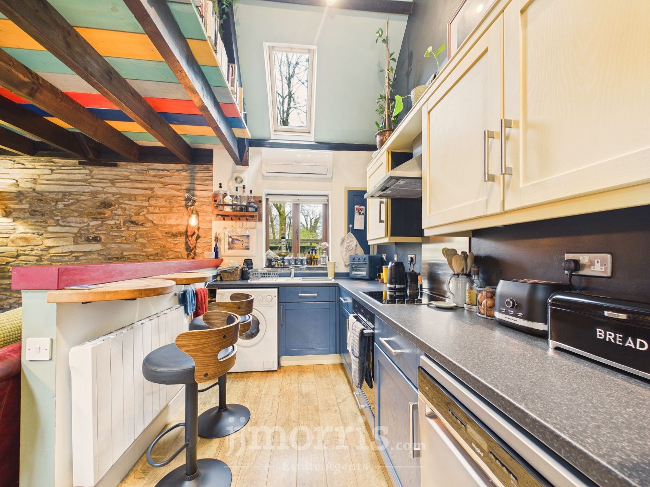 Login, Whitland, SA34
