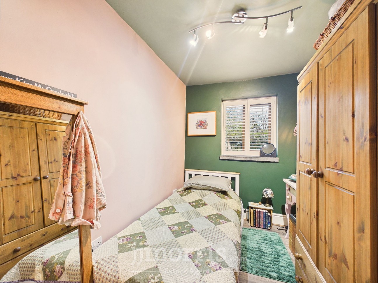 Login, Whitland, SA34