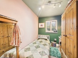 Login, Whitland, SA34