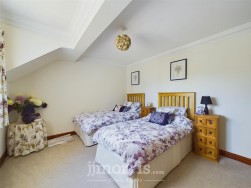 22 Heol Caradog, Fishguard, SA65