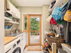 Kingsmoor Road, Kilgetty, SA68