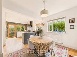 Kingsmoor Road, Kilgetty, SA68