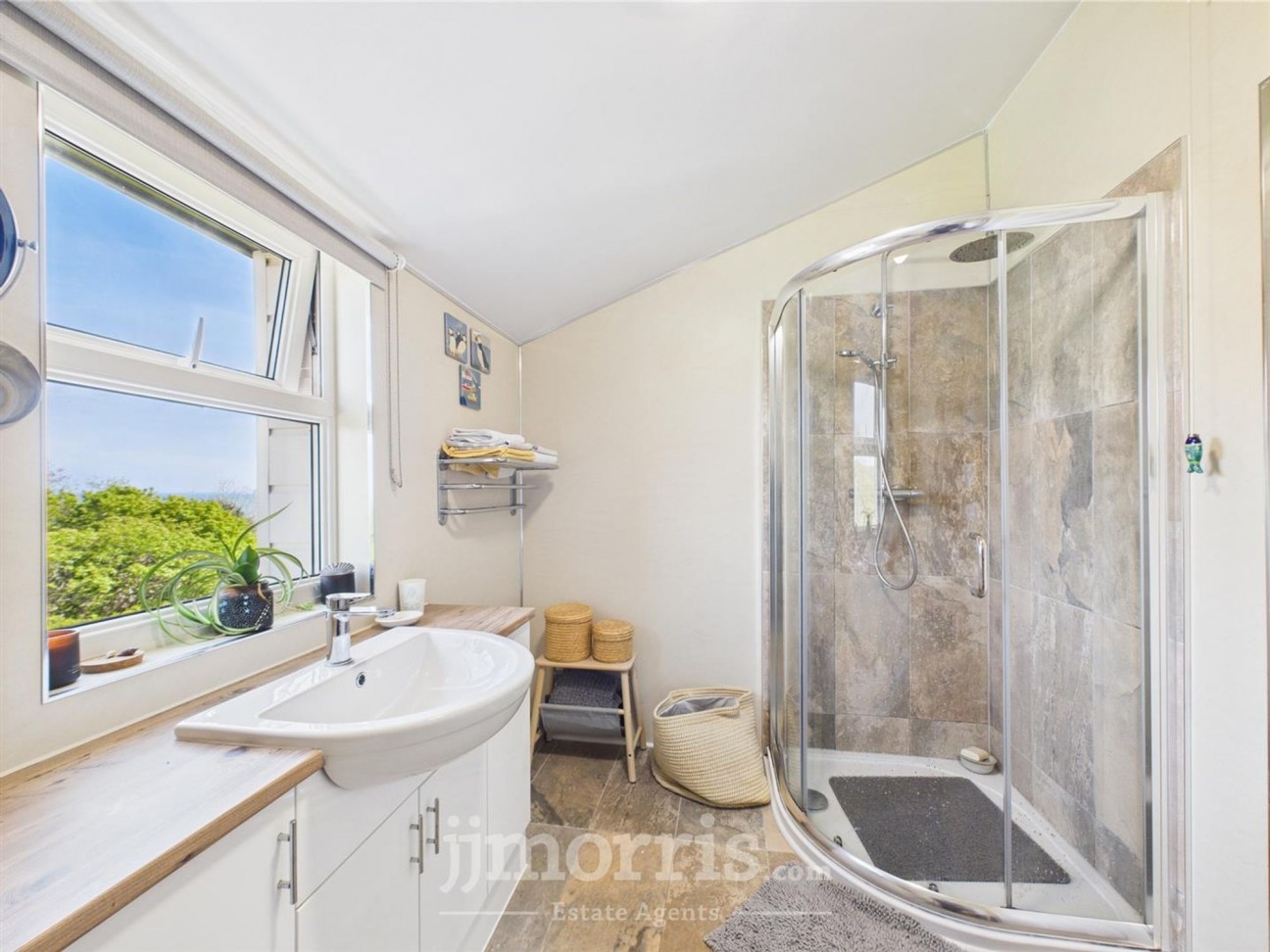 Dinas Cross, Newport, SA42