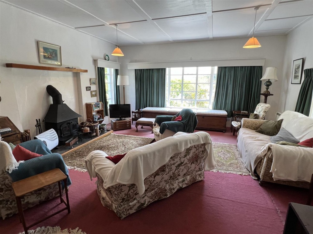 Dinas Cross, Yet Yr Hendy, SA42