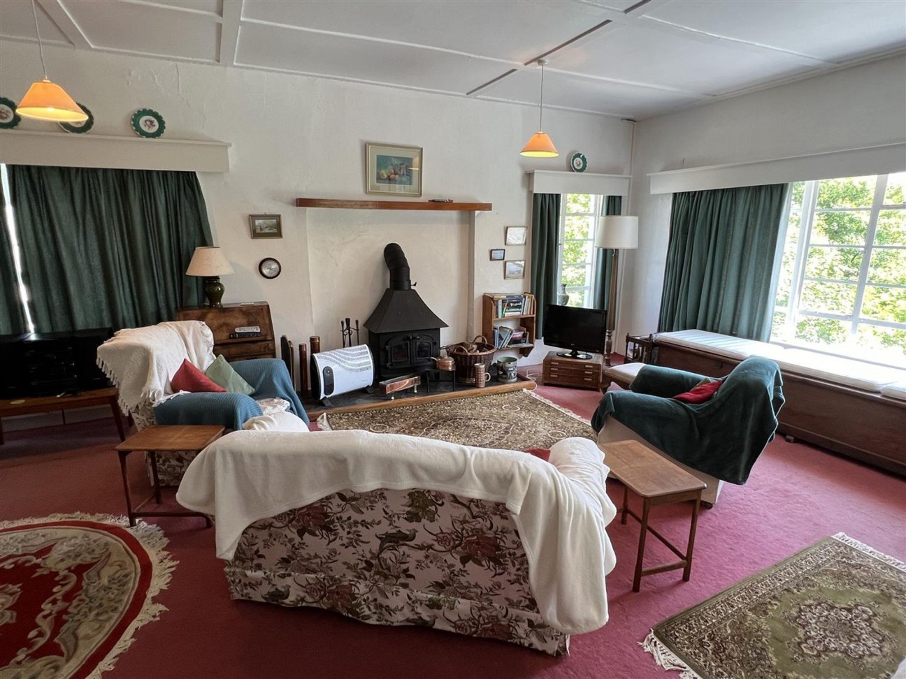 Dinas Cross, Yet Yr Hendy, SA42