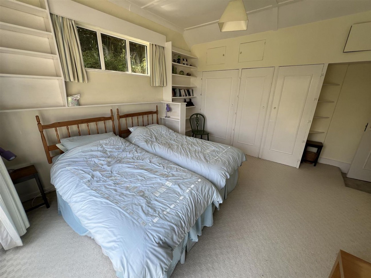 Dinas Cross, Yet Yr Hendy, SA42