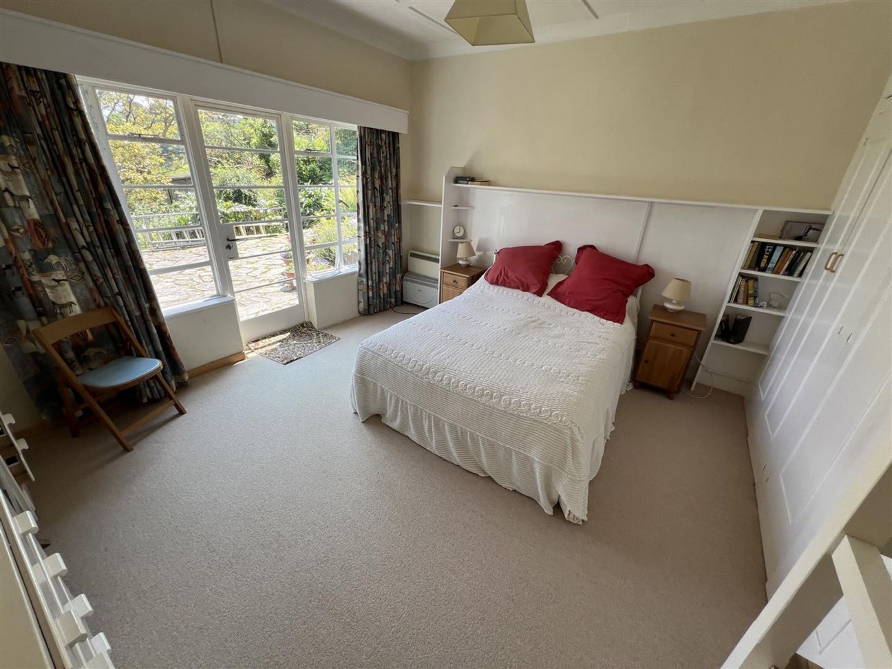 Dinas Cross, Yet Yr Hendy, SA42