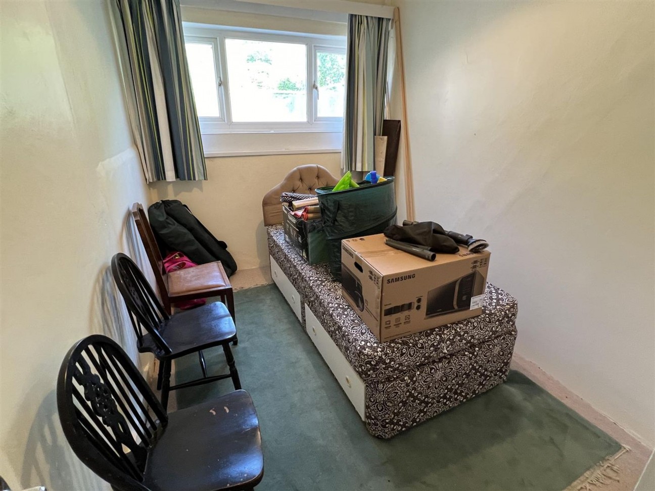 Dinas Cross, Yet Yr Hendy, SA42