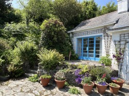 Dinas Cross, Yet Yr Hendy, SA42