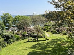 Dinas Cross, Yet Yr Hendy, SA42