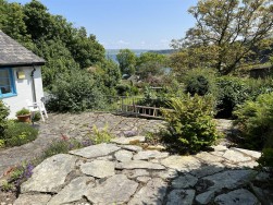 Dinas Cross, Yet Yr Hendy, SA42