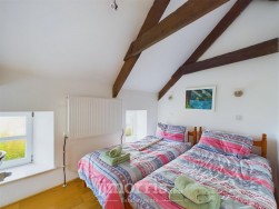 Dinas Cross, Newport, SA42