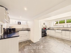 Long Street, Newport, SA42