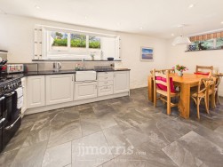 Long Street, Newport, SA42