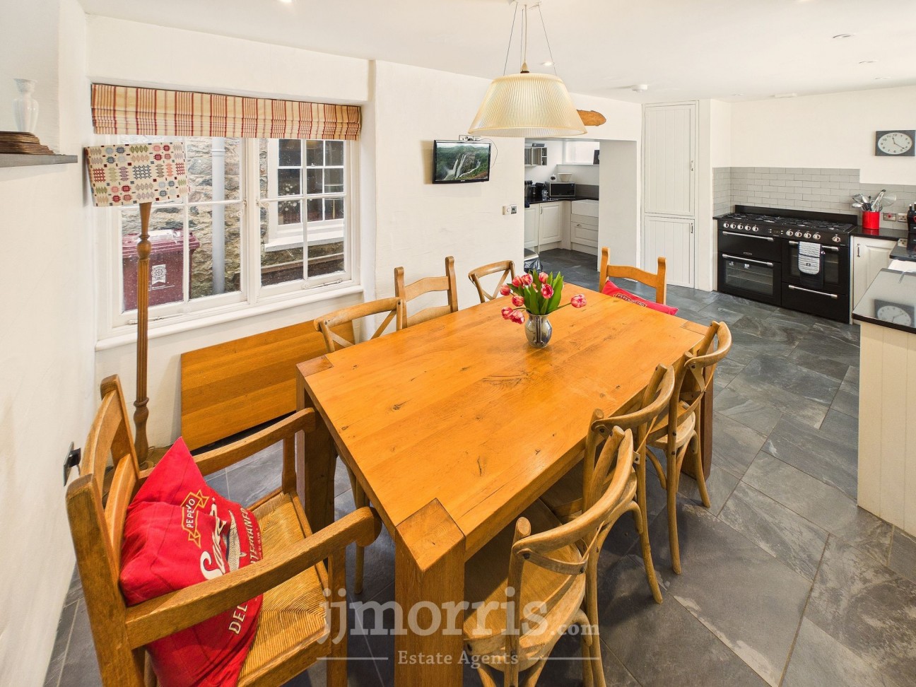 Long Street, Newport, SA42