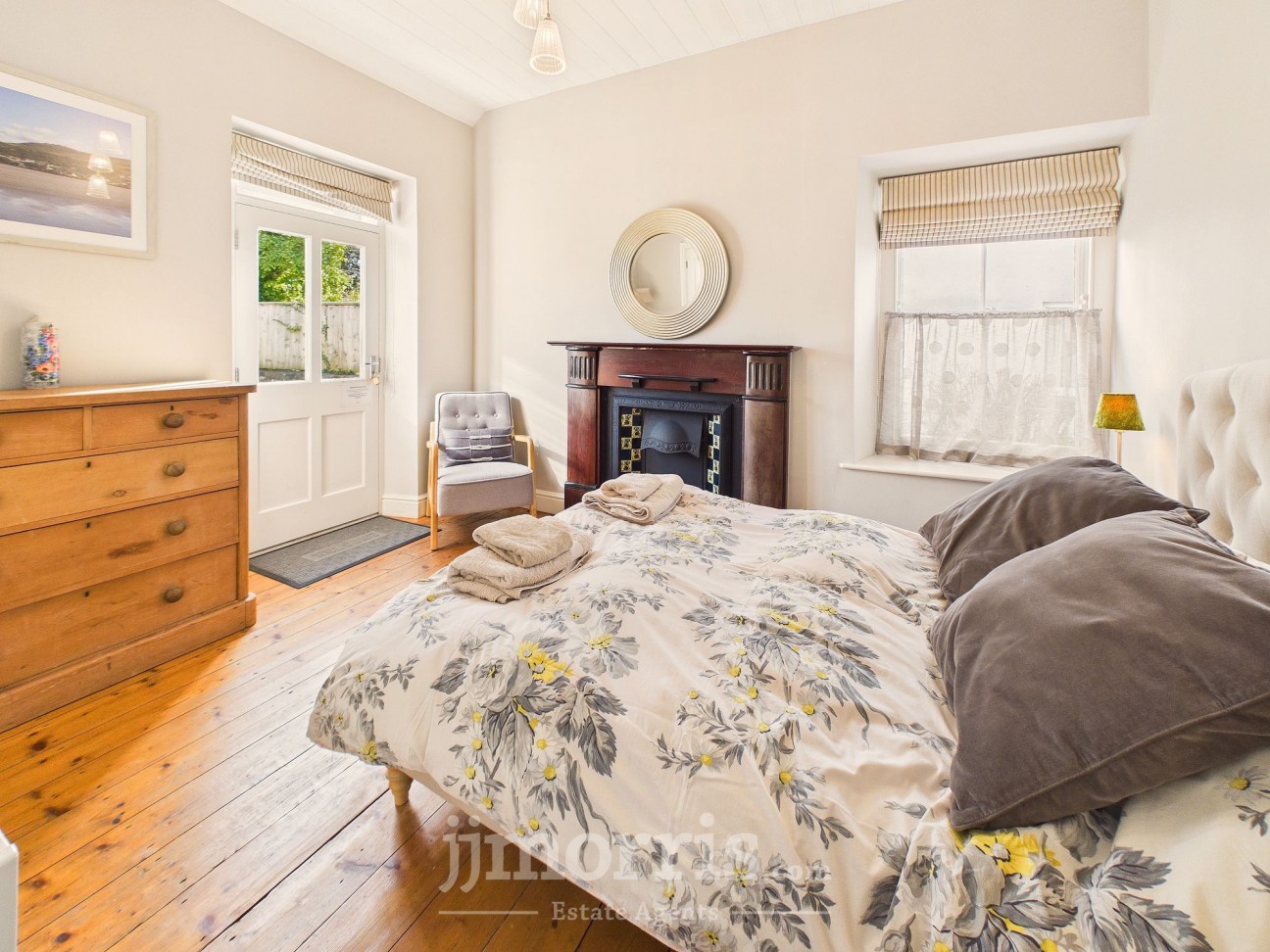 Long Street, Newport, SA42