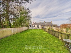 Long Street, Newport, SA42