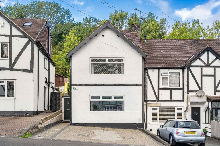 The Glade, Coulsdon, CR5 1SS