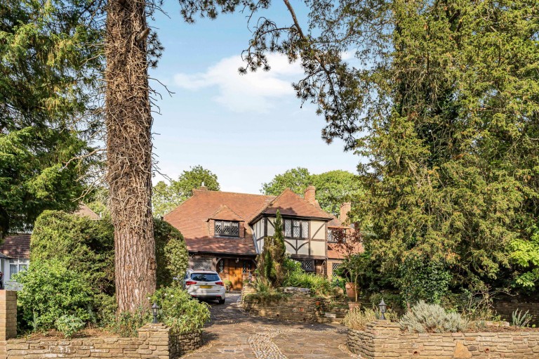 Coulsdon Road, Coulsdon, CR5 2LJ