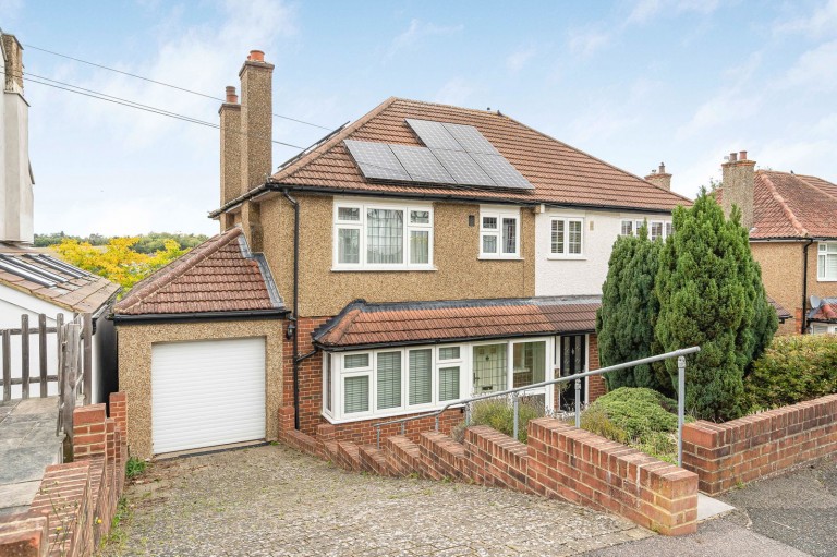 Woodlands Grove, Coulsdon, CR5 3AG