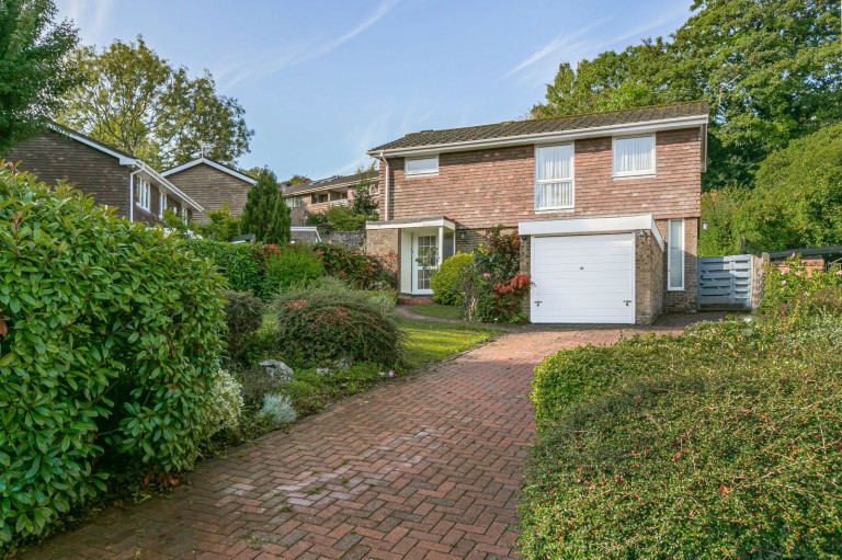 Byron Avenue, Coulsdon, CR5 2JS