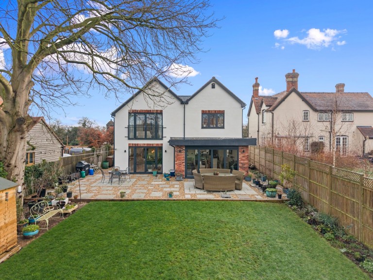 Evesham Road, Norton, WR11