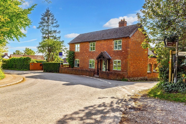 Evesham Road, Church Lench, WR11
