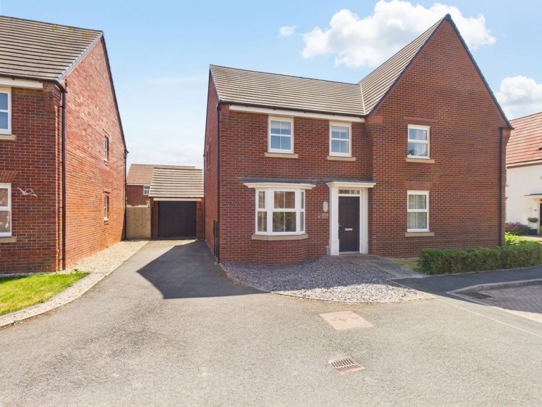 Cedar Walk, Offenham, WR11