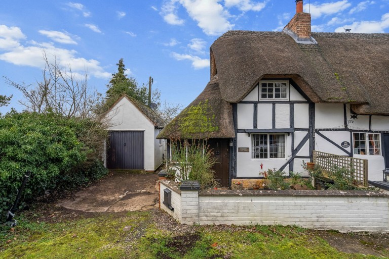 1 Church Lane, Evesham Road, WR11