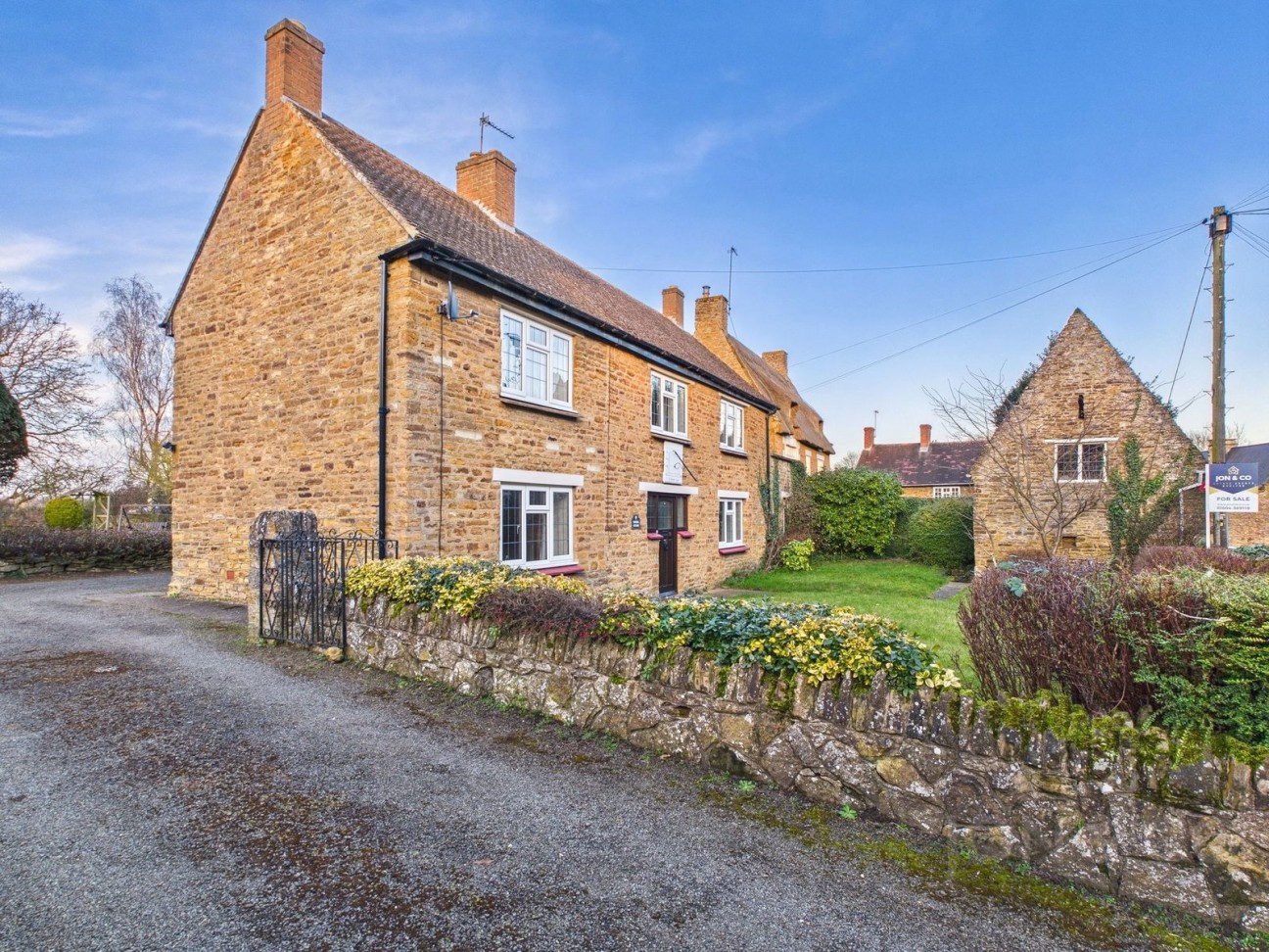 Sundial Cottage | West Street | Moulton | NN3
