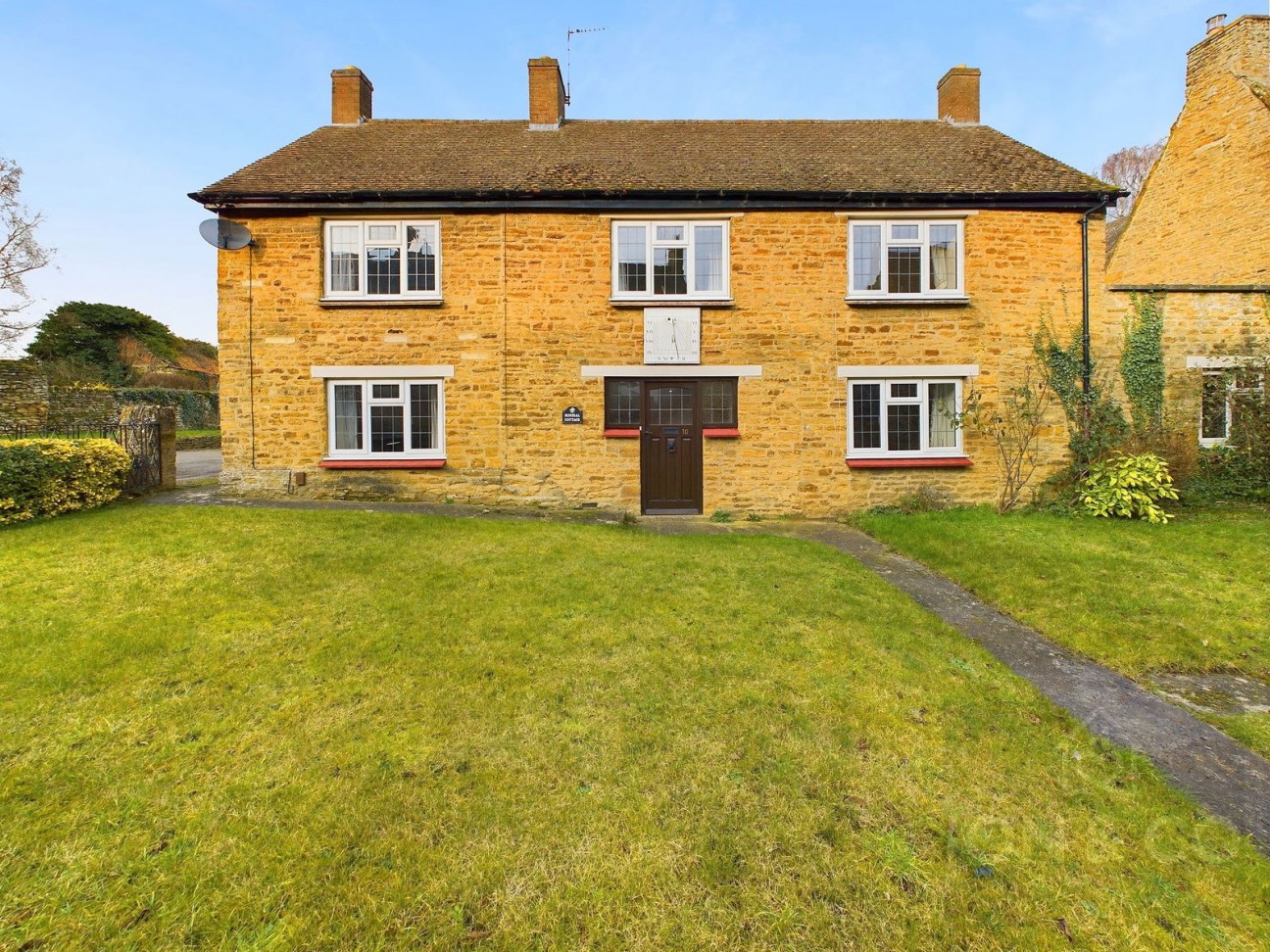 Sundial Cottage | West Street | Moulton | NN3