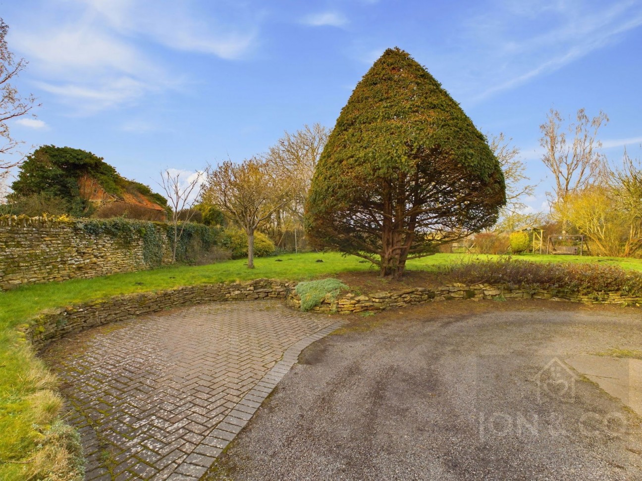 Sundial Cottage | West Street | Moulton | NN3
