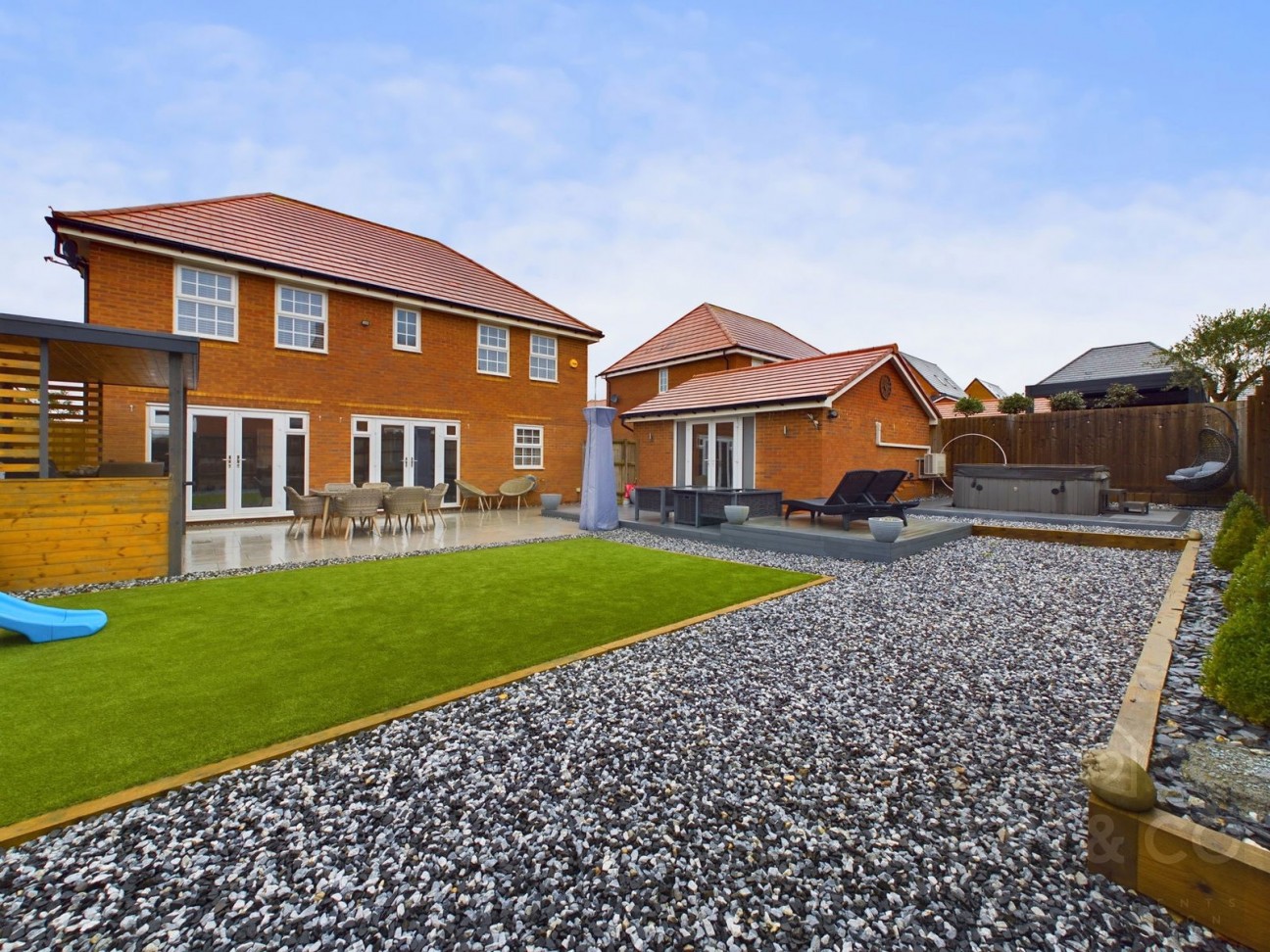 Stratford Drive | Overstone Gate | NN6