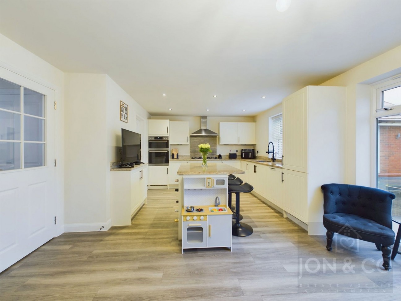 Stratford Drive | Overstone Gate | NN6