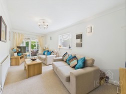 Woodland Avenue | Overstone | NN6