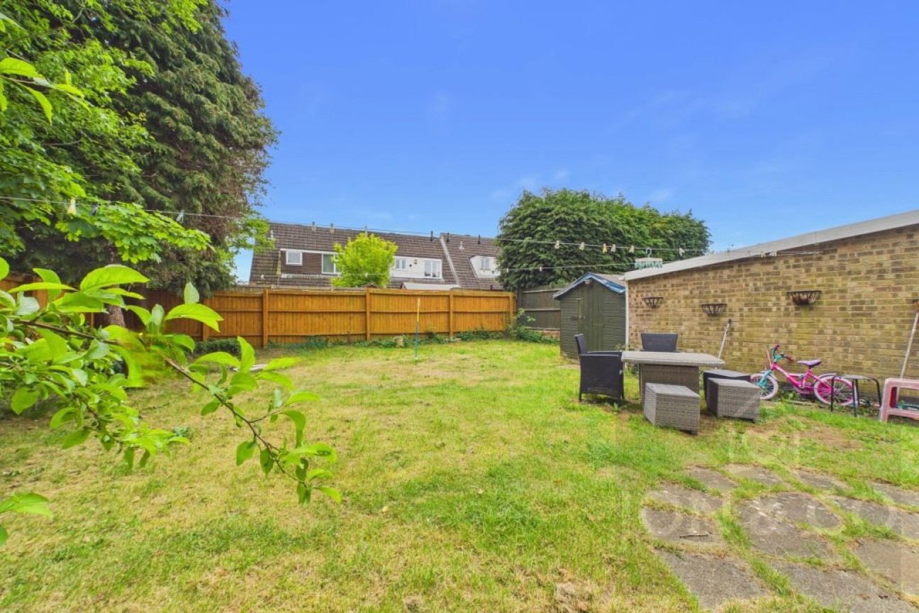 Rickyard Road | Arbours | NN3
