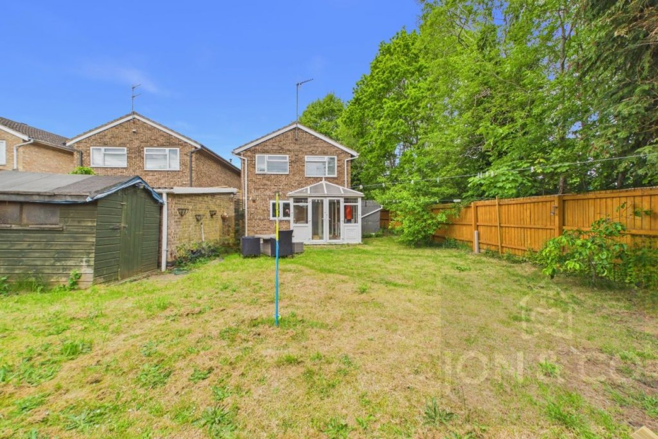 Rickyard Road | Arbours | NN3