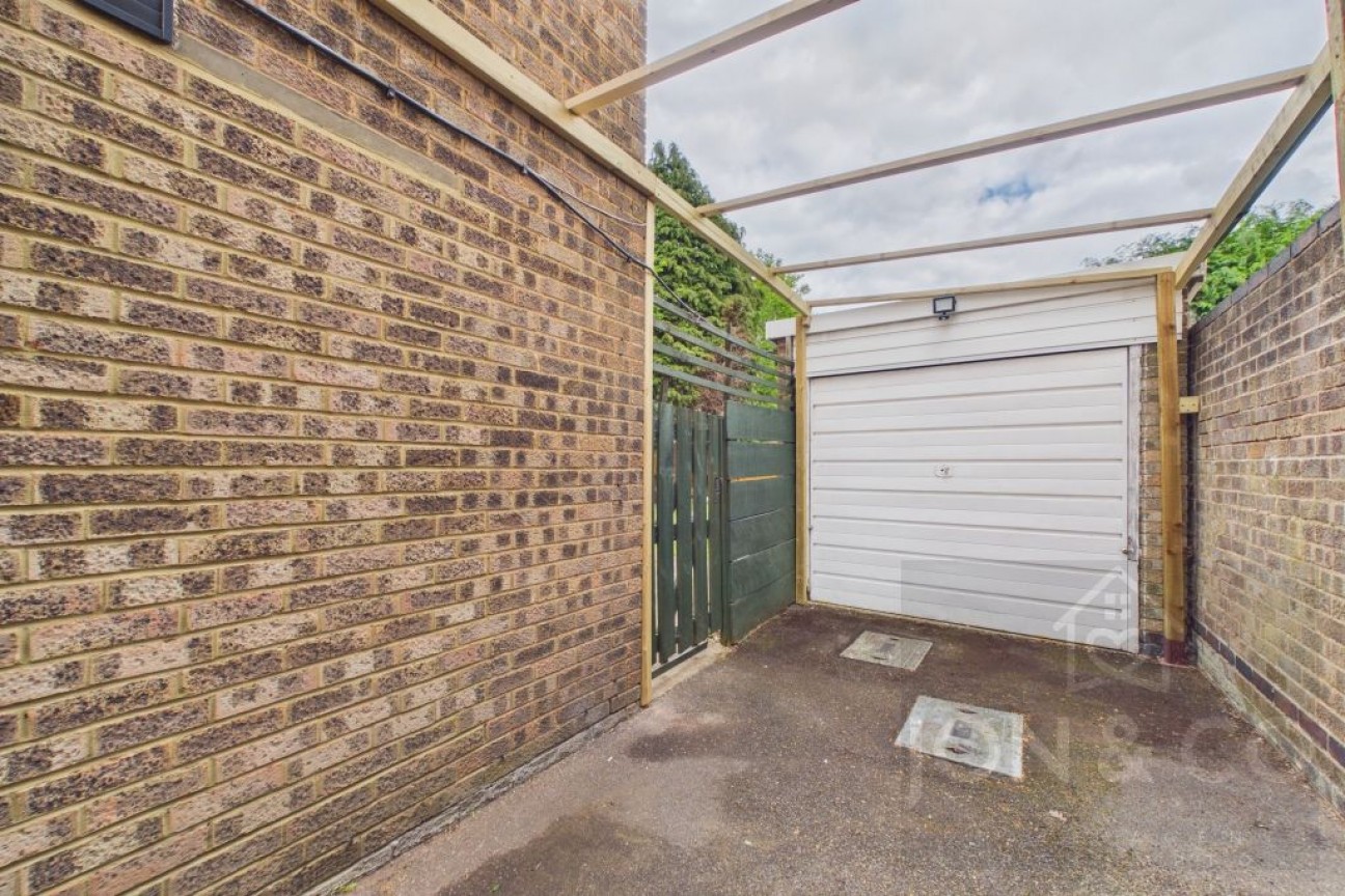 Rickyard Road | Arbours | NN3