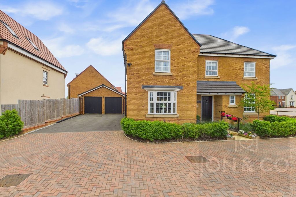 Hutchins Close | Overstone Gate | NN6