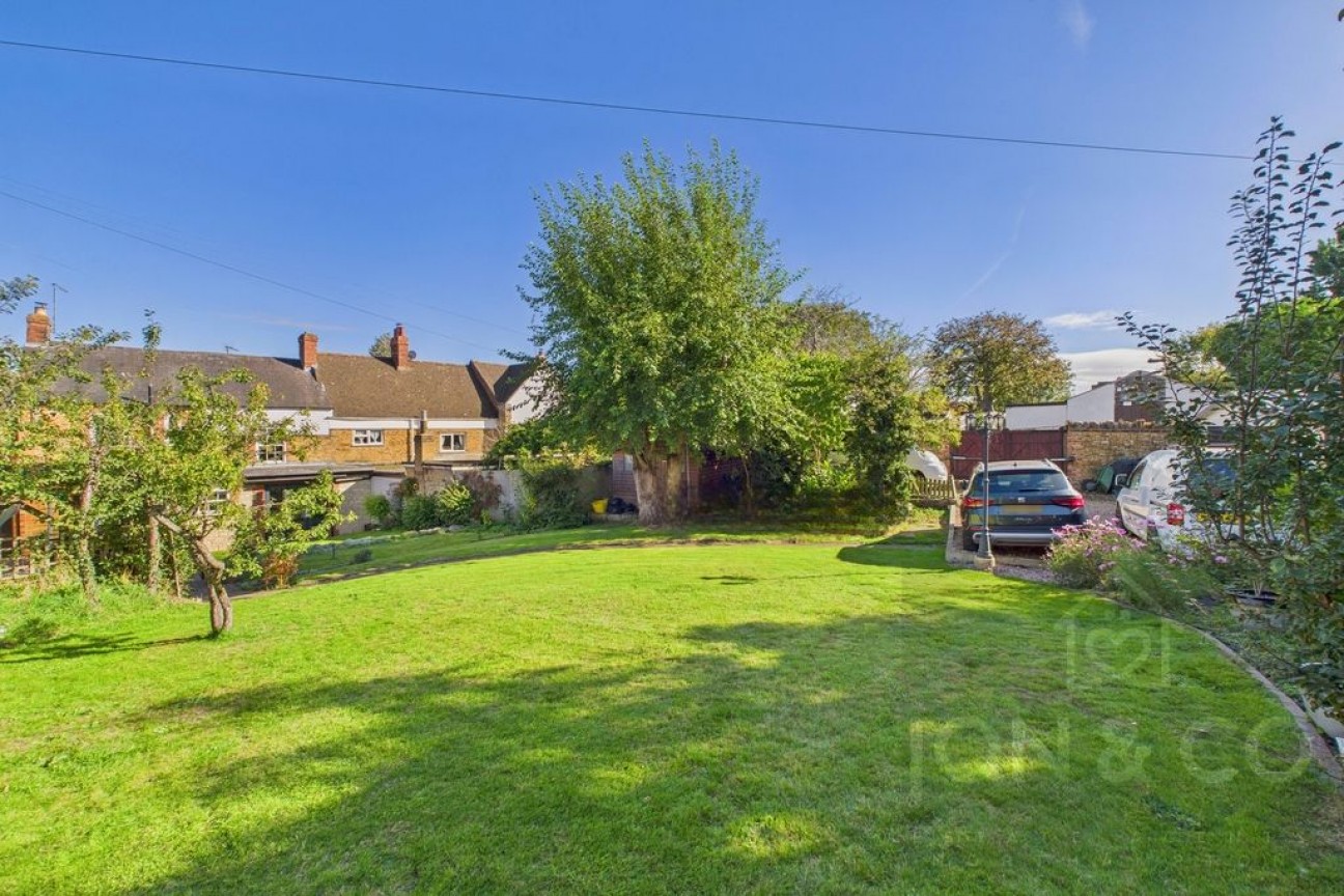 Cross Street | Moulton | NN3