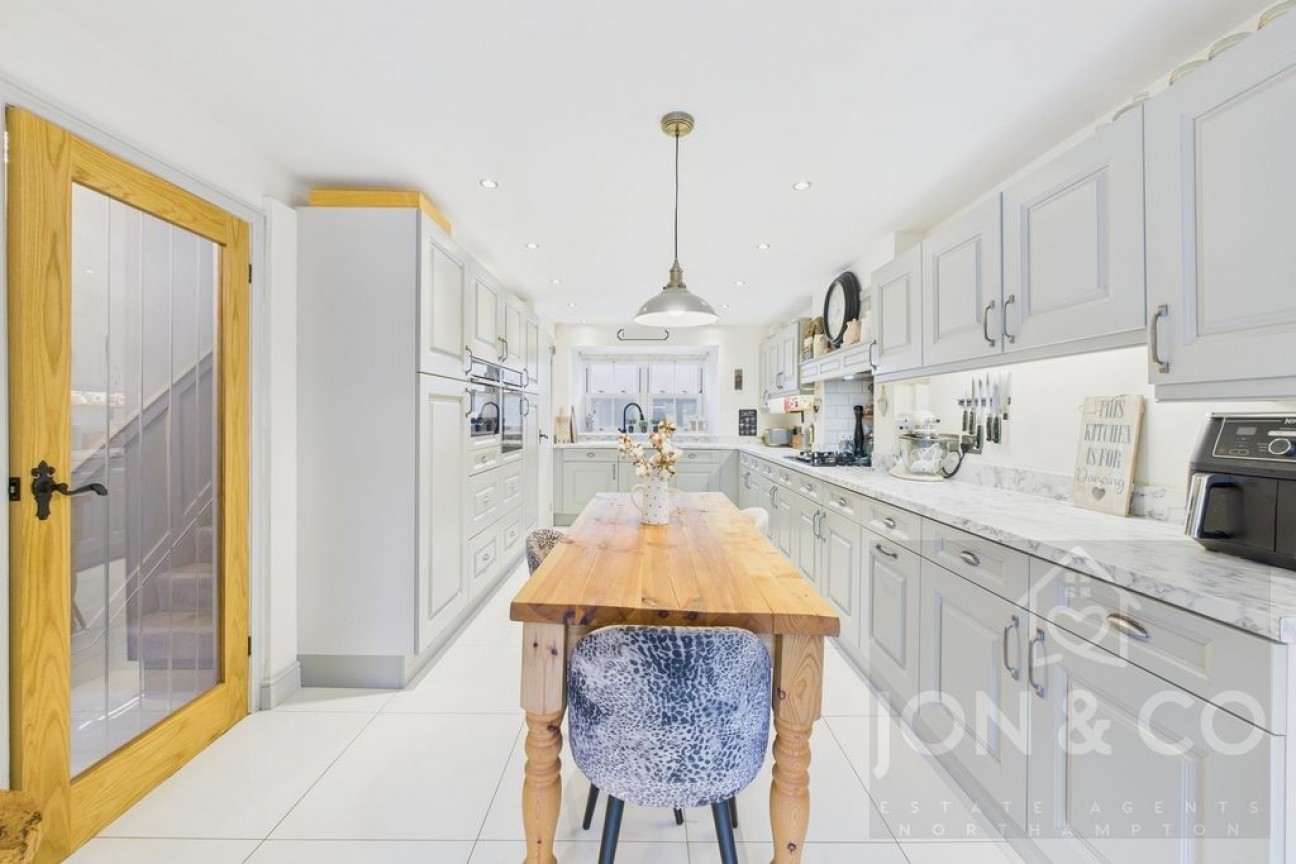 Cross Street | Moulton | NN3