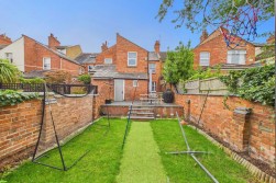 Holly Road | Abington | NN1